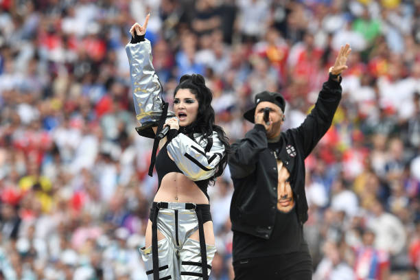 他们始终坚 他们始终坚